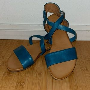 NWOT Miz Mooz Sandals